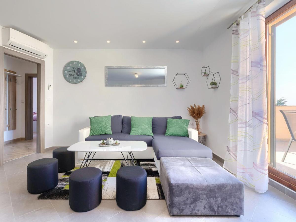 Apartment Joy By Interhome Pula Exterior photo