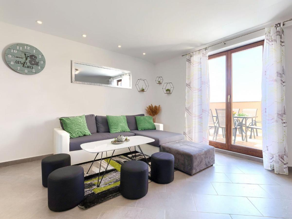Apartment Joy By Interhome Pula Exterior photo
