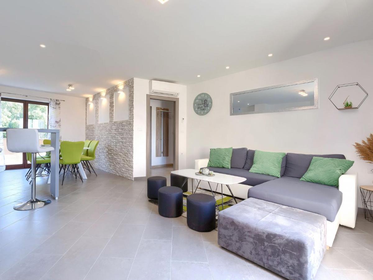Apartment Joy By Interhome Pula Exterior photo